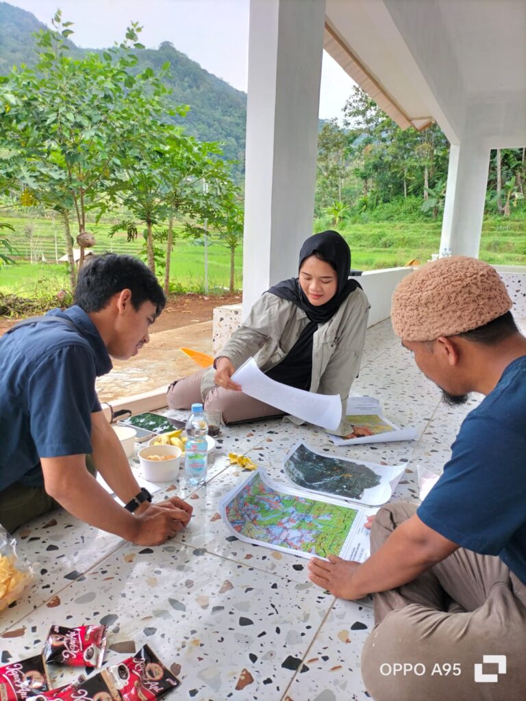 Pendampingan kegiatan penelitian mahasiswa Universitas Indonesia di Dusun Banjaran