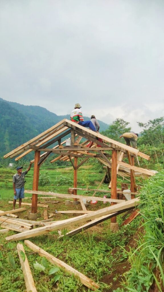 Koordinasi penelitian lapangan mahasiswa Universitas Indonesia di Dusun Banjaran